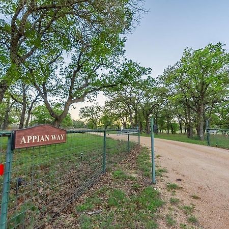 Appian Way Tuscan Cottage Fredericksburg Bagian luar foto